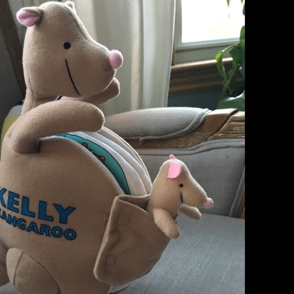 New Kelly Kangaroo cloth book from early 2000s - Picture 2 of 3